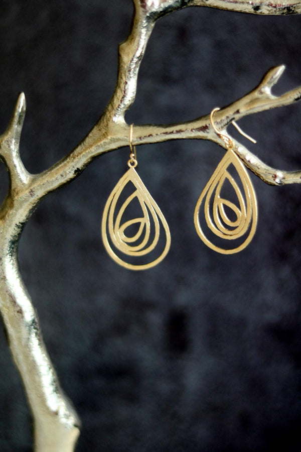 Gold swirl earrings S1 Firefly Lane Sully