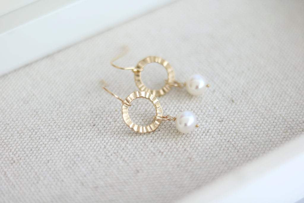 Freshwater Pearl gold dangle Earrings Eterna